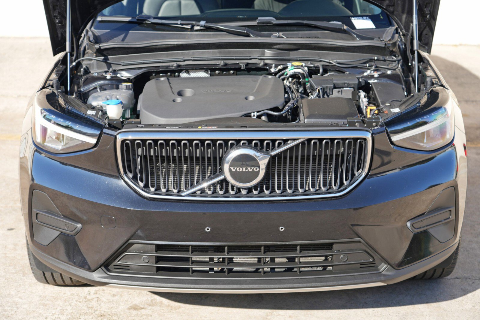 Used 2023 Volvo XC40 B5 Core w/ Protection Package Premier AWD/4WD image 7