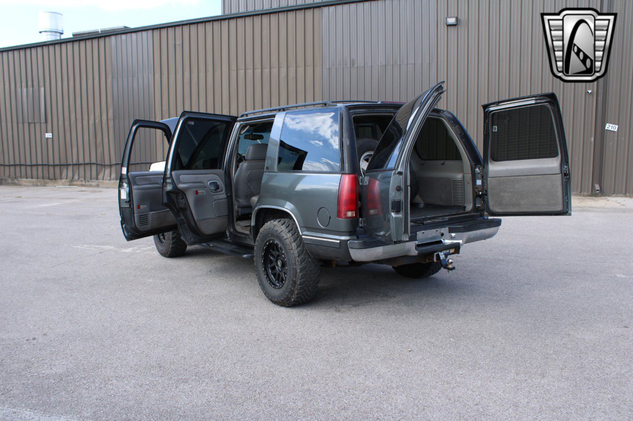 Used 1999 Chevrolet Tahoe Z71 w/ Preferred Equipment Group image 15