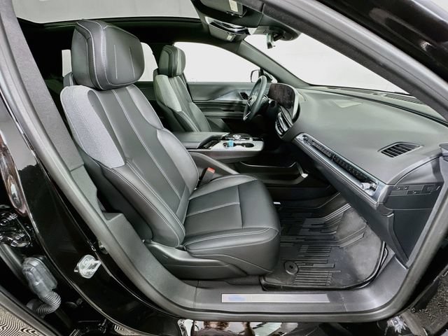 Used 2024 Cadillac Lyriq Tech w/ Driver Assist Package AWD/4WD image 27
