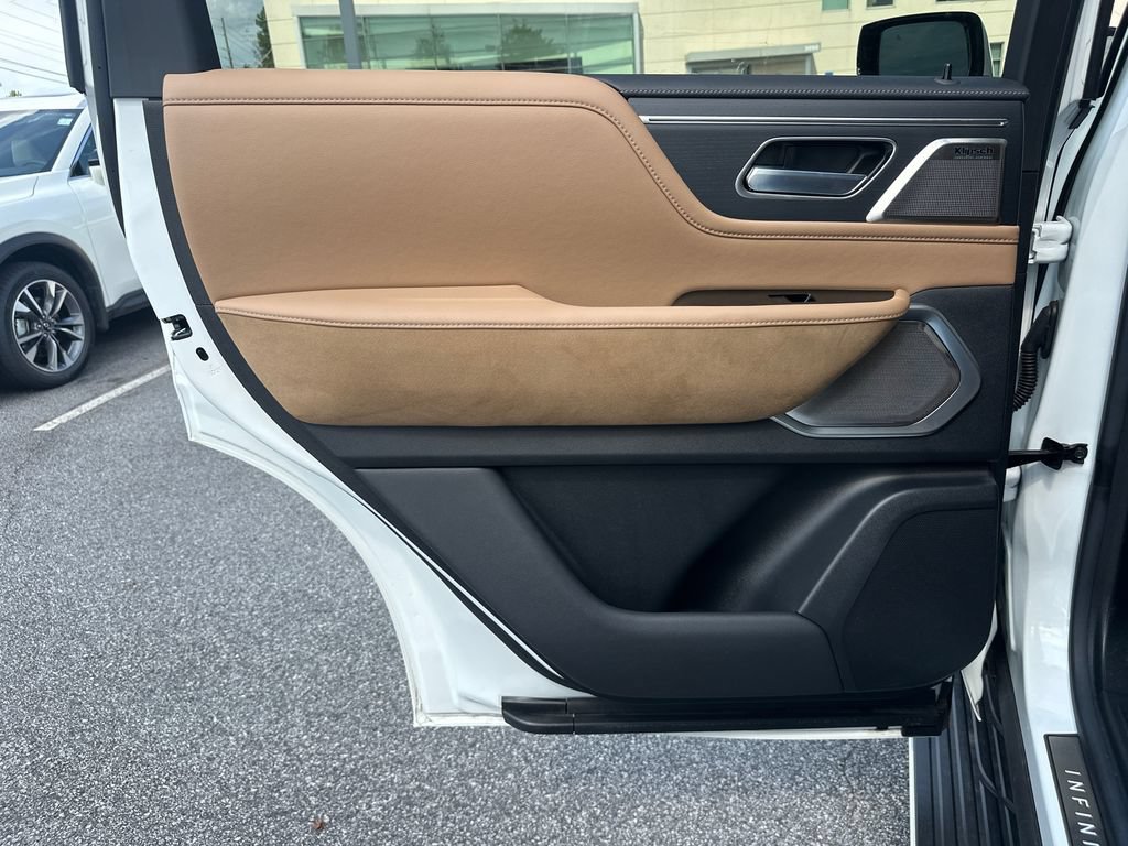 Used 2025 INFINITI QX80 Sensory AWD/4WD image 18