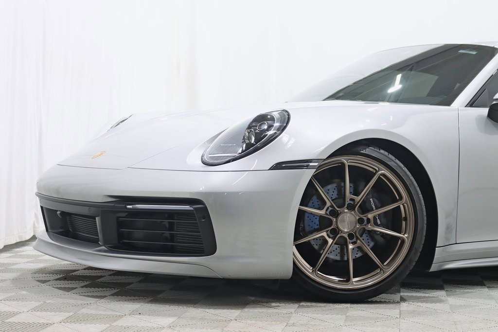 Used 2023 Porsche 911 Carrera image 3