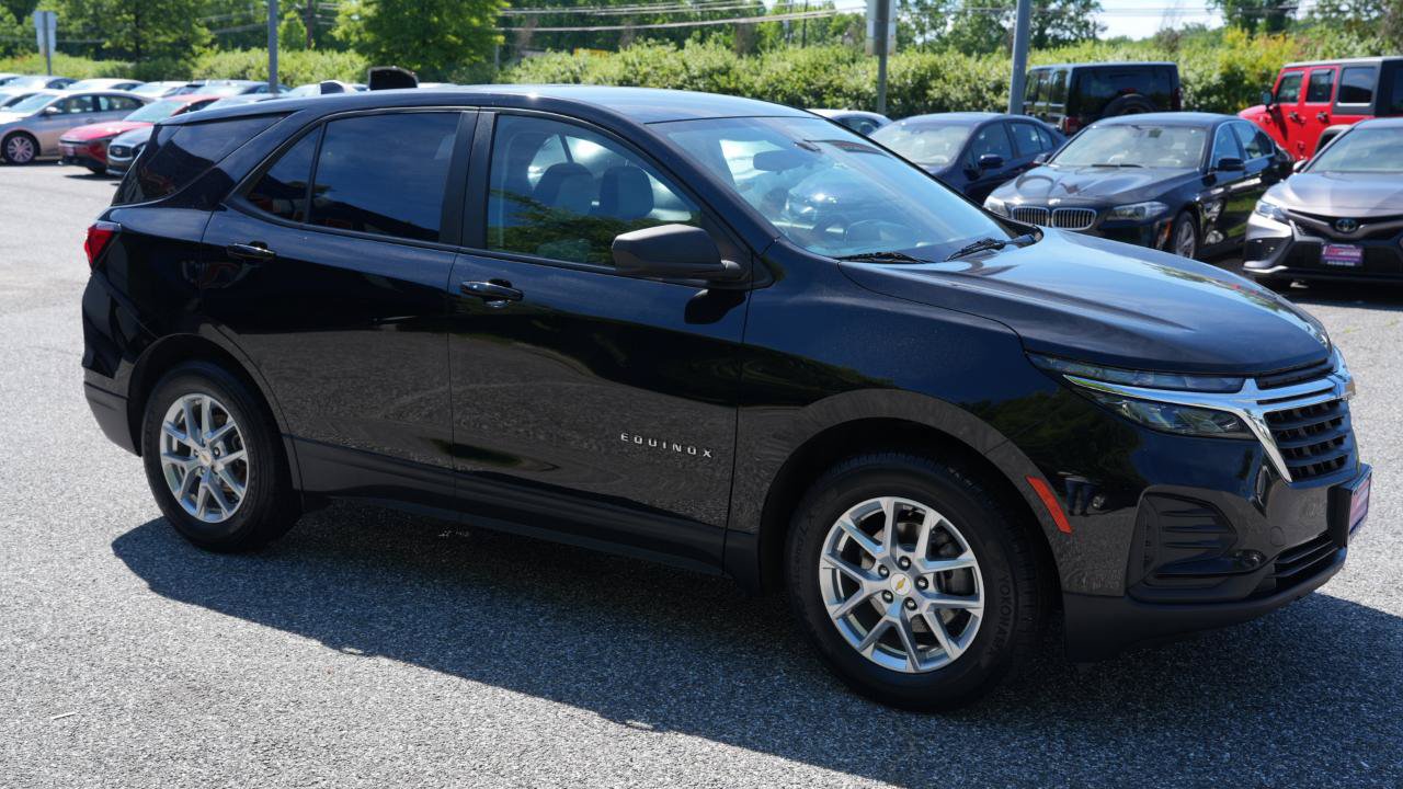 Used 2022 Chevrolet Equinox LS AWD/4WD image 3