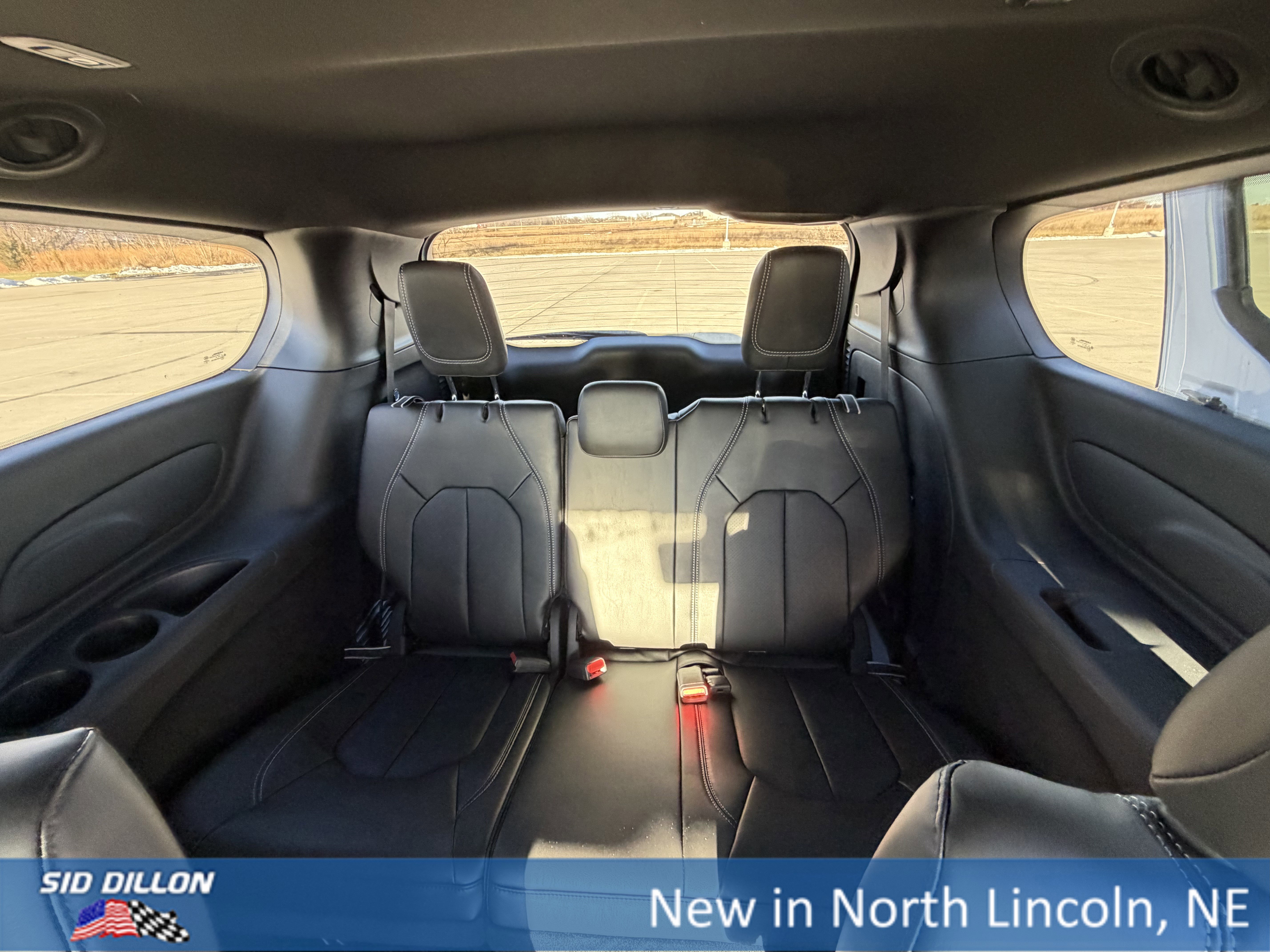 New 2026 Chrysler Pacifica Select w/ S Appearance Package image 17