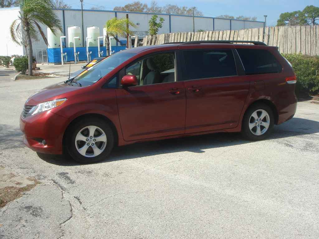 Used 2014 Toyota Sienna LE