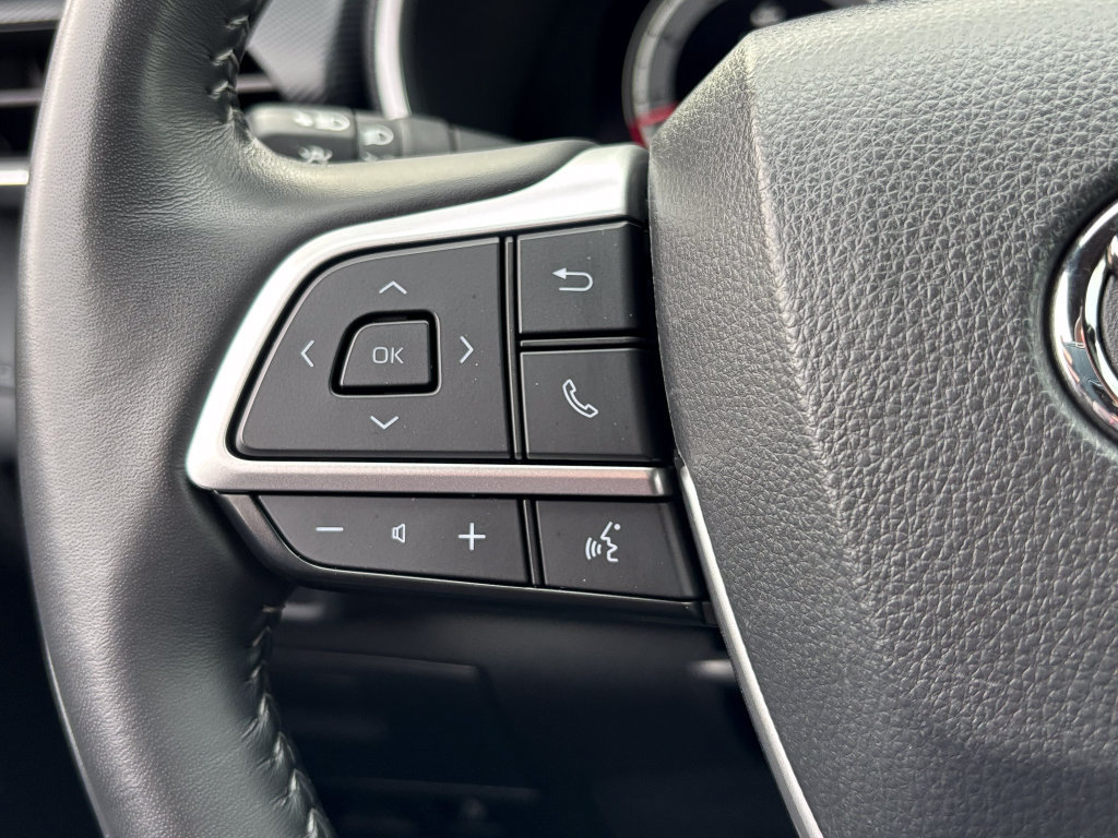 Used 2025 Toyota Highlander XSE AWD/4WD image 29