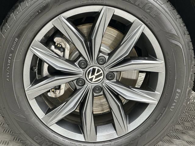 Certified 2022 Volkswagen Tiguan SE w/ Panoramic Sunroof Package image 11