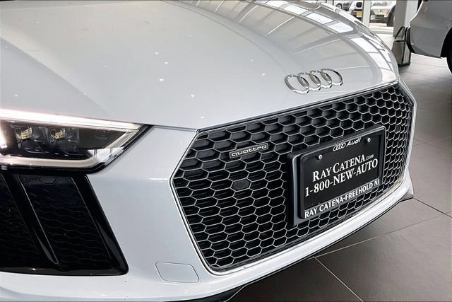 Used 2017 Audi R8 V10 w/ Carbon Exterior Package AWD/4WD image 26