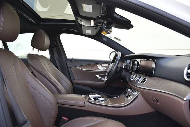 Used 2018 Mercedes-Benz E 400 4MATIC Sedan image 30