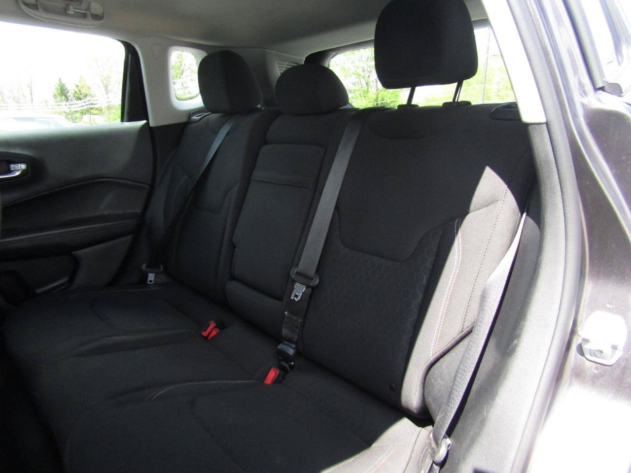 Used 2018 Jeep Compass Sport w/ Cold Weather Group FWD image 19