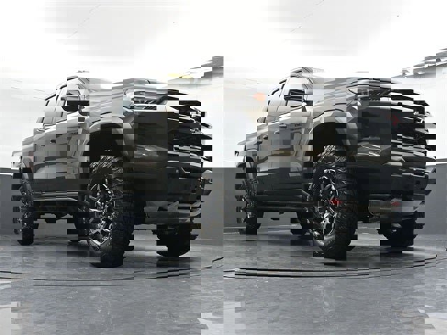 Used 2025 Chevrolet Colorado ZR2 w/ Technology Package image 24
