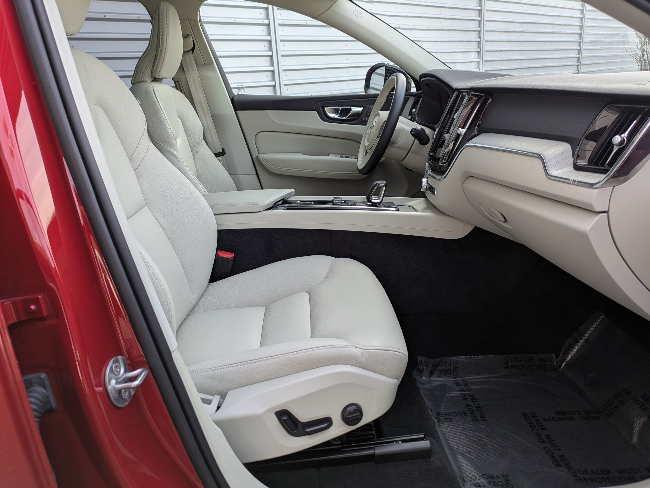 Used 2025 Volvo XC60 B5 Plus w/ Protection Package Premier image 31