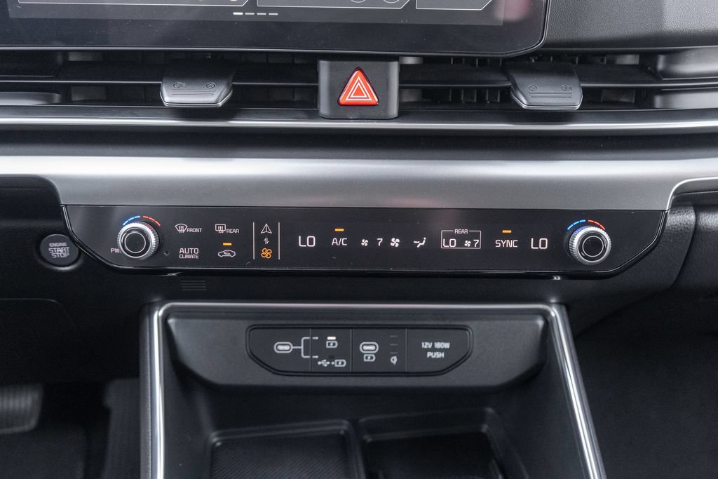 Used 2025 Kia Carnival SX w/ SX Dark Edition Package FWD image 31
