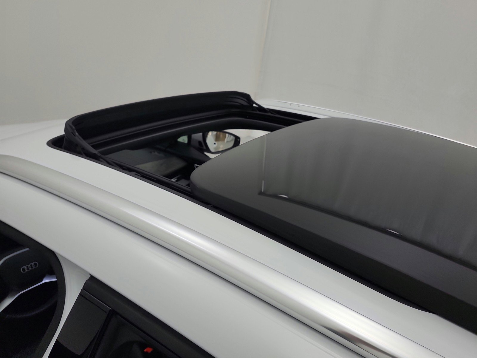 Used 2025 Audi Q4 e-tron Premium w/ Convenience Package image 11