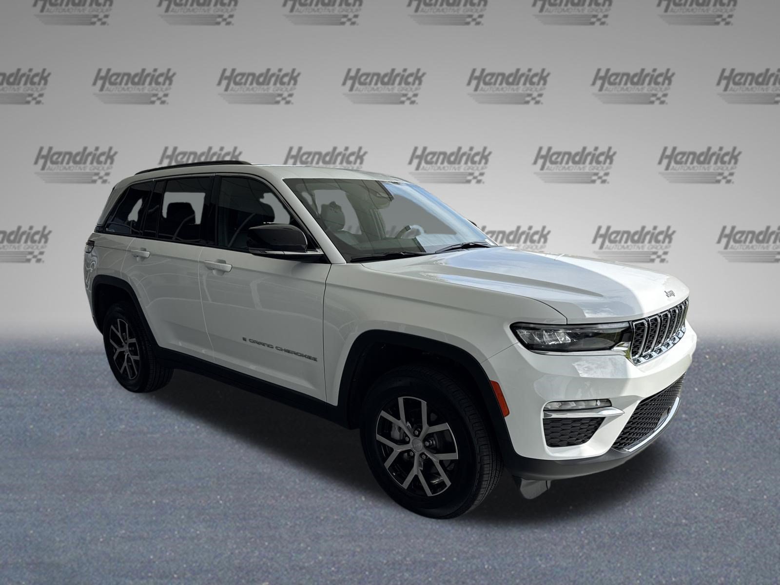 Used 2025 Jeep Grand Cherokee Limited AWD/4WD image 2