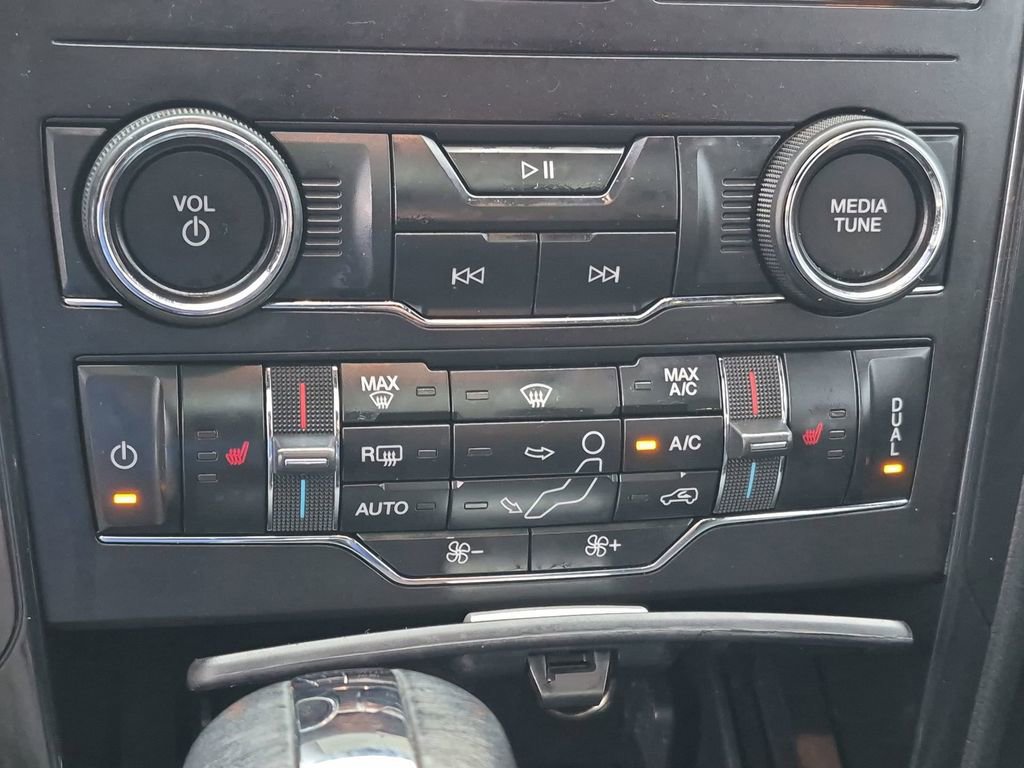 Used 2019 Ford Explorer XLT w/ Equipment Group 202A image 19