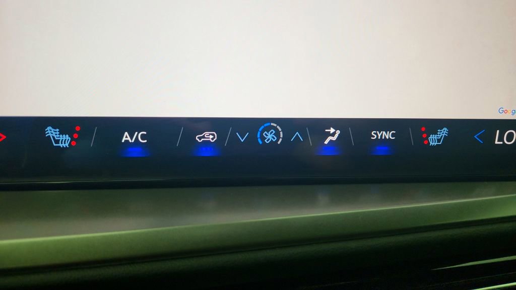 Certified 2025 Chevrolet Traverse LT w/ Driver Confidence Package image 23