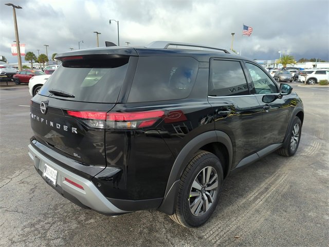 New 2025 Nissan Pathfinder SL image 3
