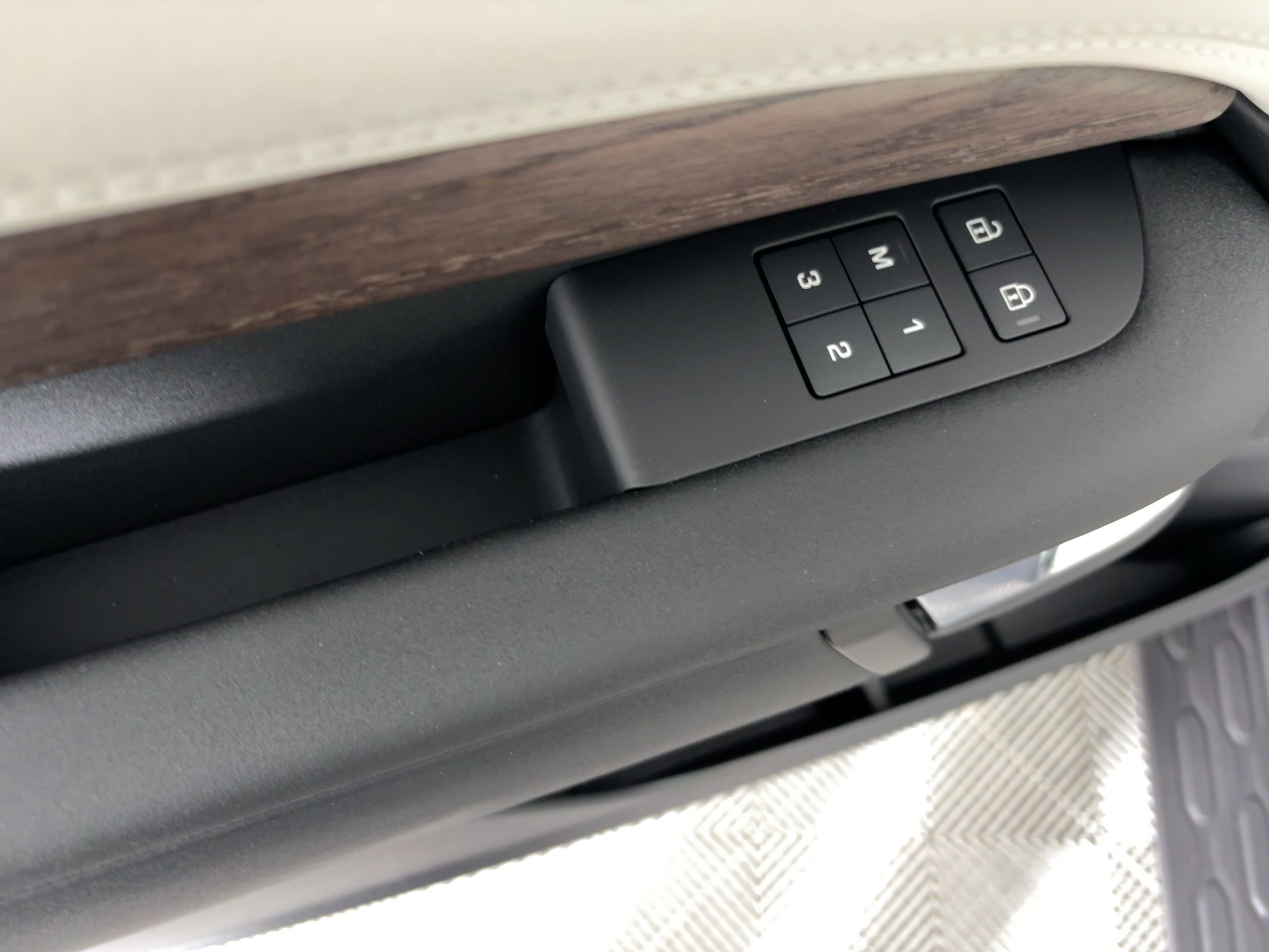 New 2026 Land Rover Discovery S AWD/4WD image 14