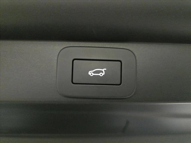 Used 2023 Land Rover Range Rover Long Wheelbase SE AWD/4WD image 15