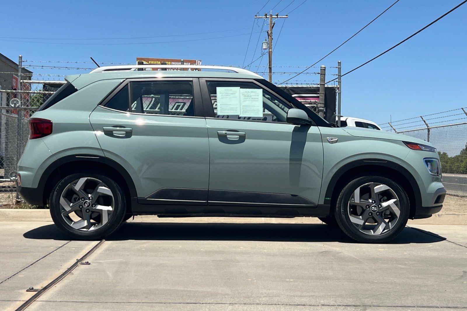 Used 2025 Hyundai Venue SEL FWD image 3