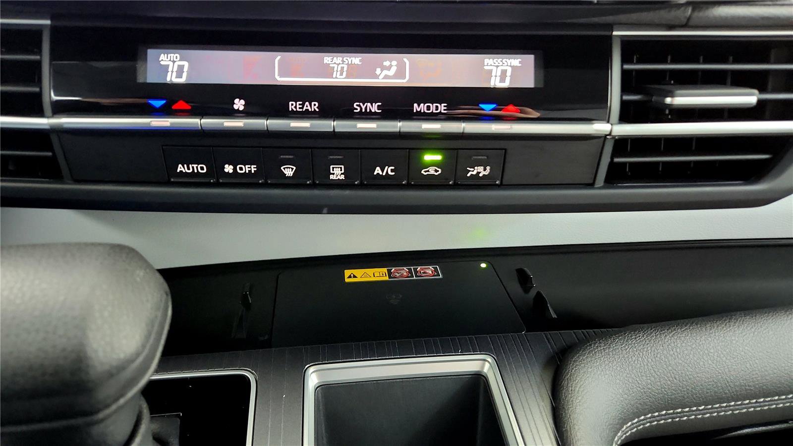Used 2025 Toyota Sienna LE AWD/4WD image 31