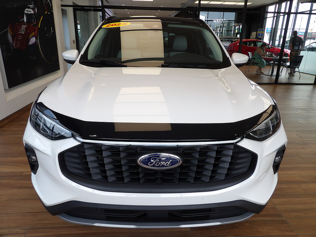 Used 2025 Ford Escape Platinum AWD/4WD image 2