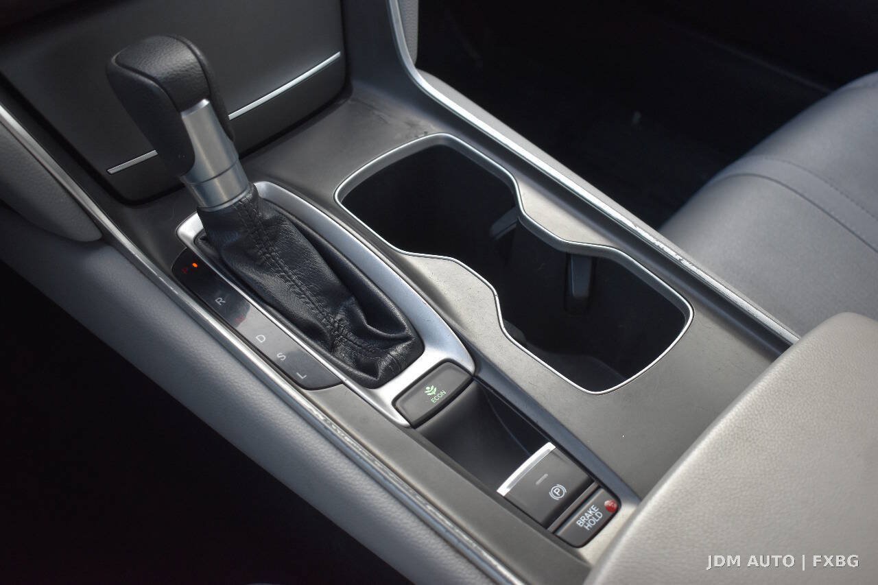 Used 2018 Honda Accord EX image 29