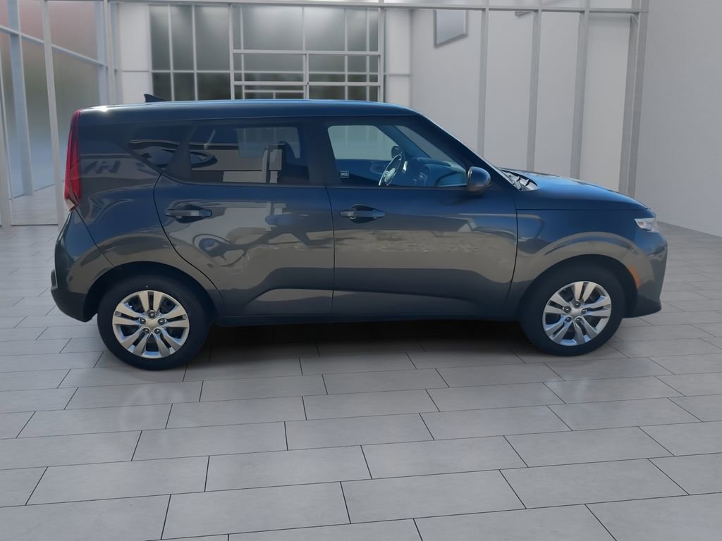 Used 2022 Kia Soul LX image 9