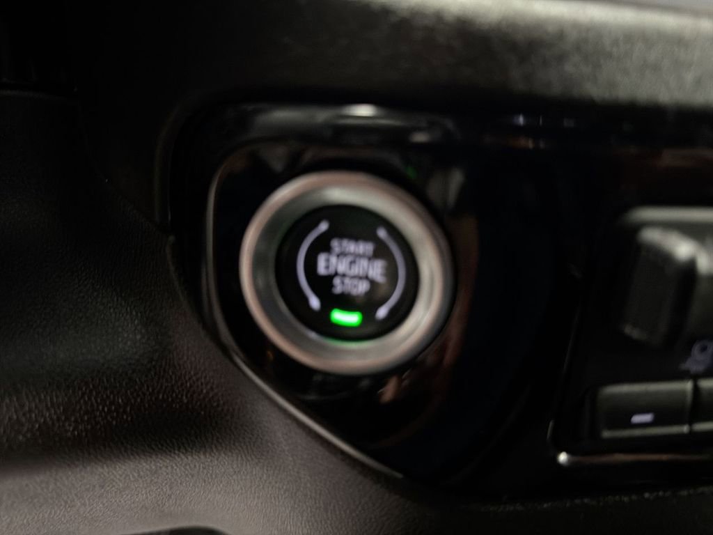 Used 2025 Chevrolet Silverado 1500 LT AWD/4WD image 17