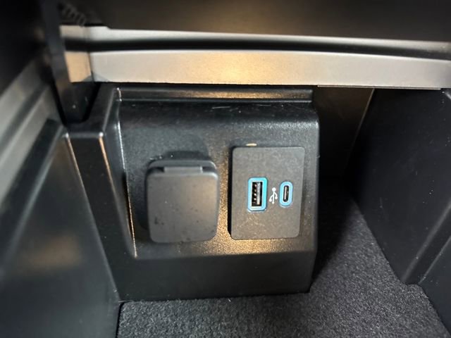 Used 2022 Ford Explorer XLT w/ Equipment Group 202A image 30