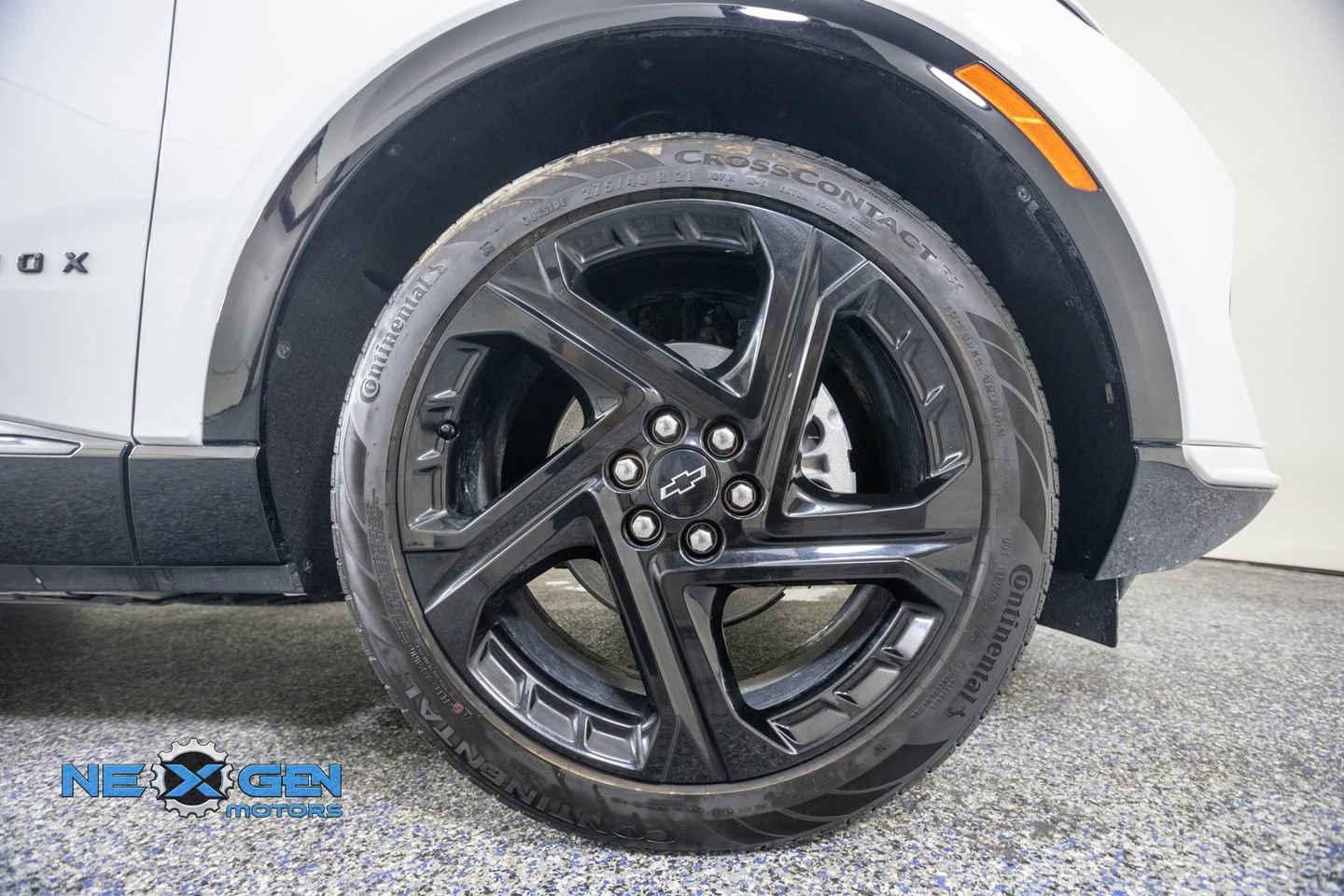 Used 2024 Chevrolet Equinox EV RS FWD image 44