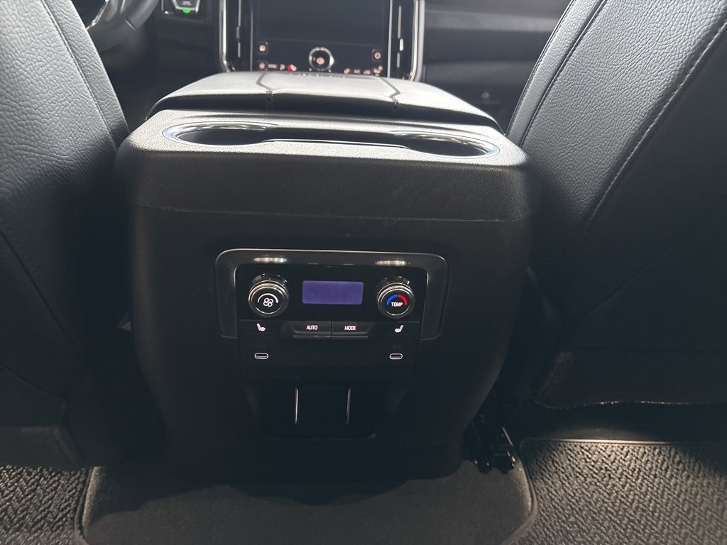 Used 2025 GMC Yukon Denali image 35