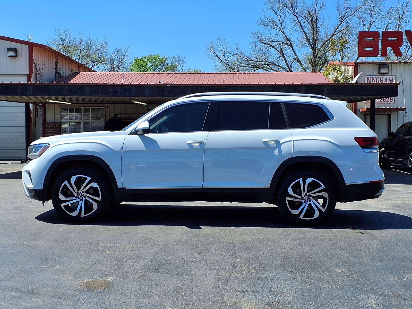 Used 2021 Volkswagen Atlas SEL Premium image 19