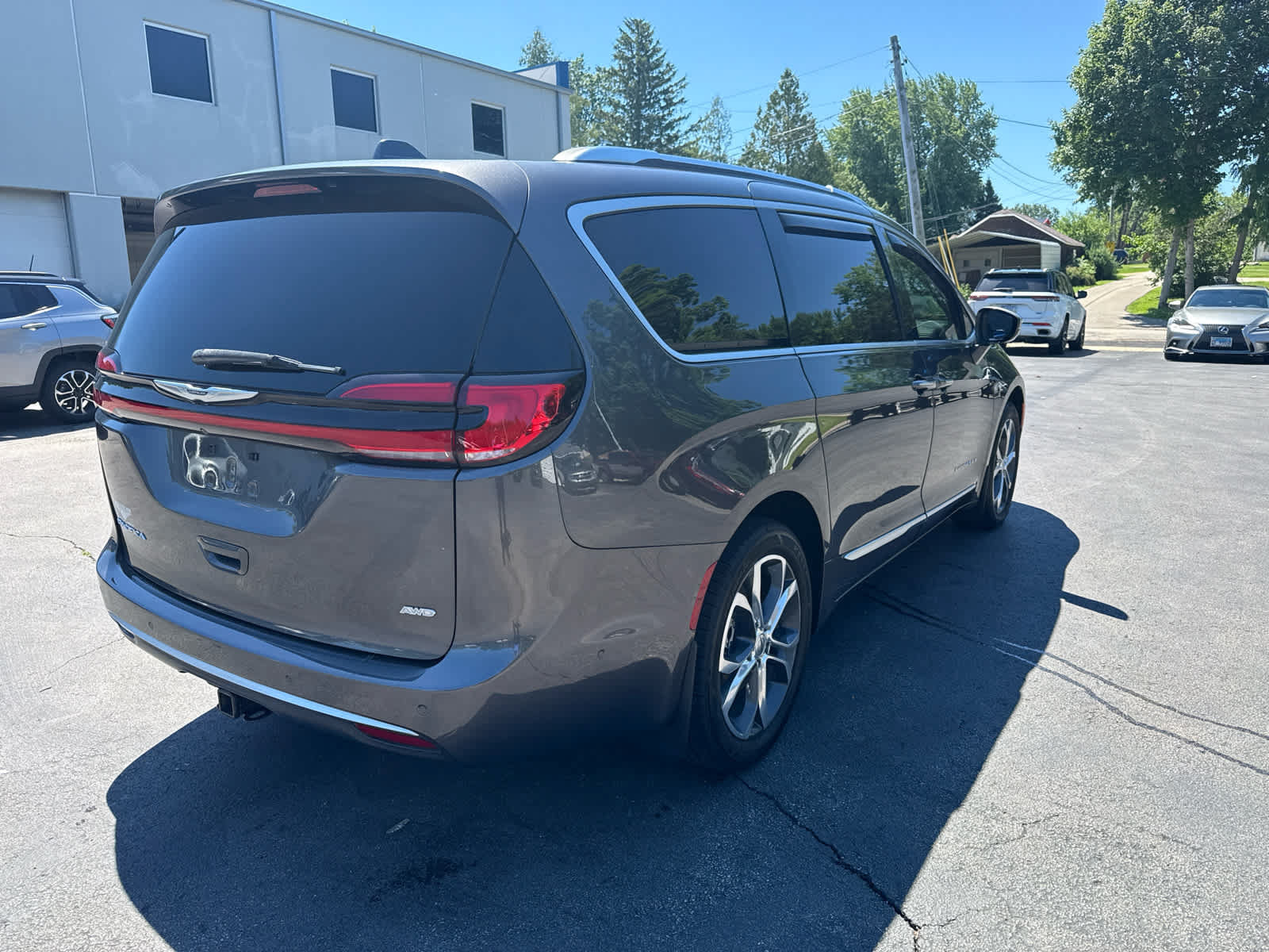 Used 2021 Chrysler Pacifica Pinnacle AWD/4WD image 3