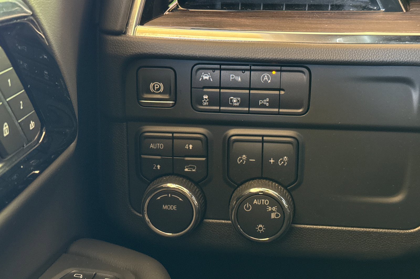 Used 2025 Chevrolet Tahoe LT AWD/4WD image 38