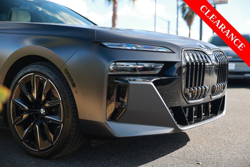 Used 2025 BMW i7 xDrive60 w/ Executive Package AWD/4WD image 7