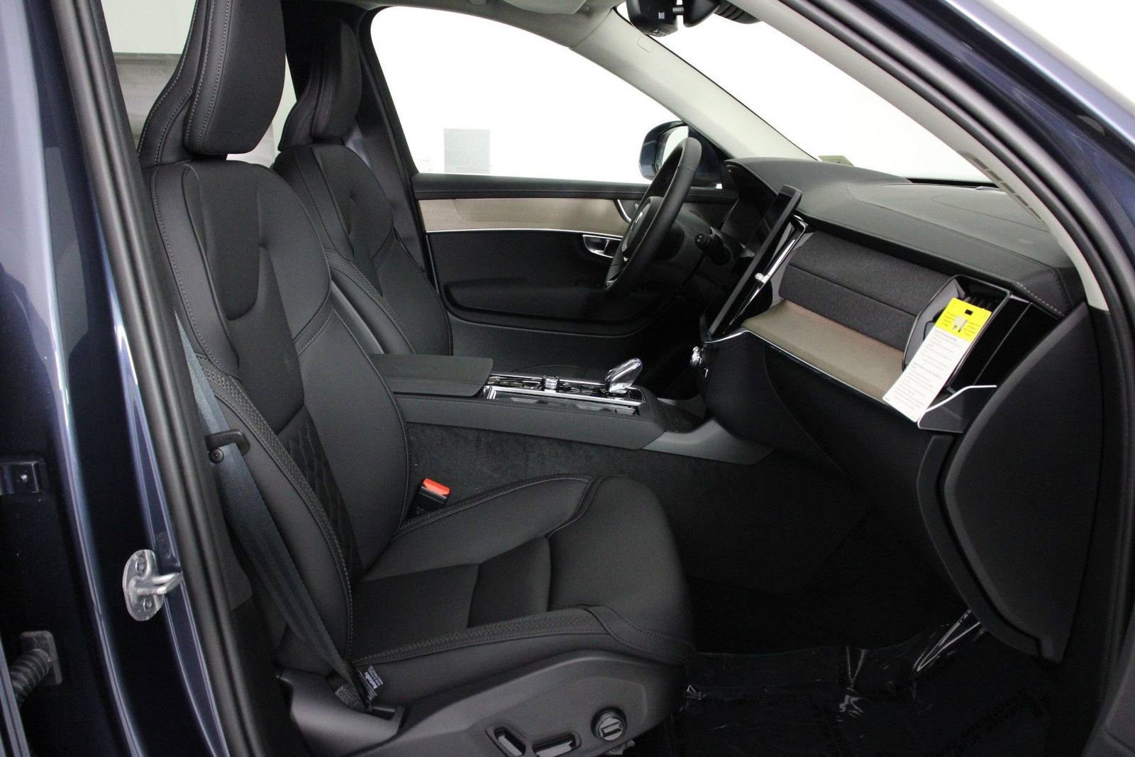 New 2025 Volvo XC90 B5 Core w/ Protection Package Premier image 10