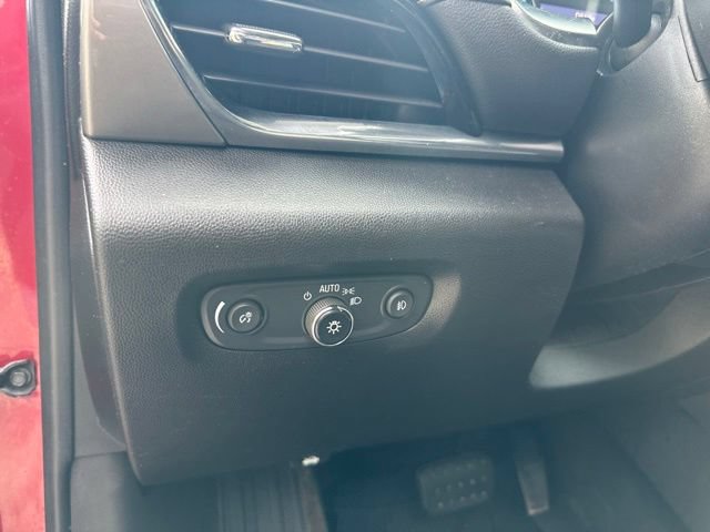 Used 2020 Chevrolet Traverse LT w/ LT Premium Package FWD image 16