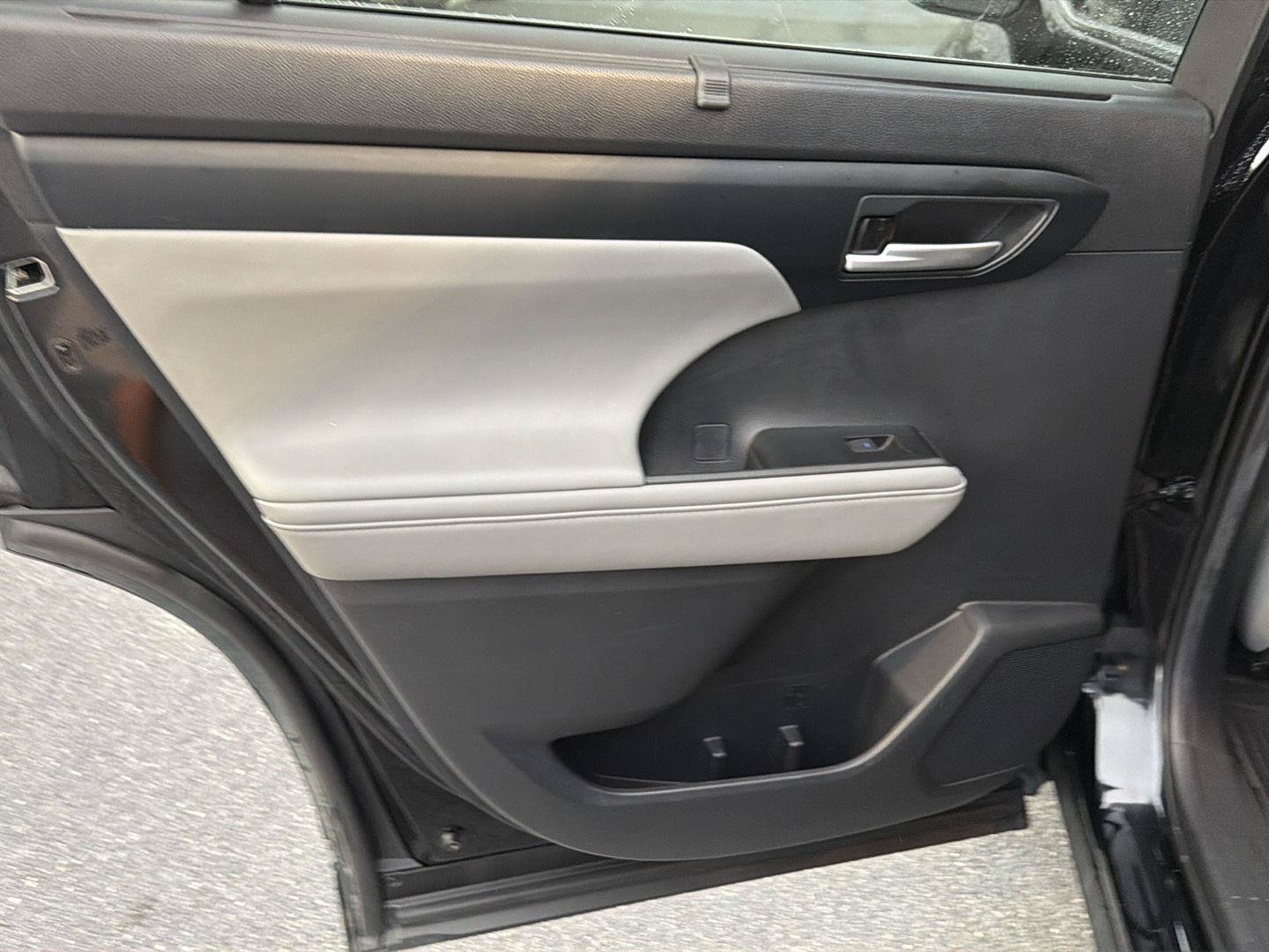 Certified 2021 Toyota Highlander XLE AWD/4WD image 17