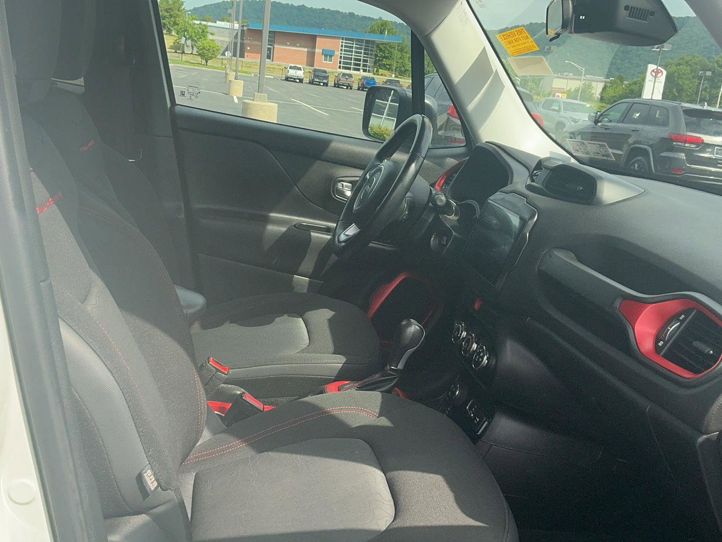 Used 2016 Jeep Renegade Trailhawk AWD/4WD image 26