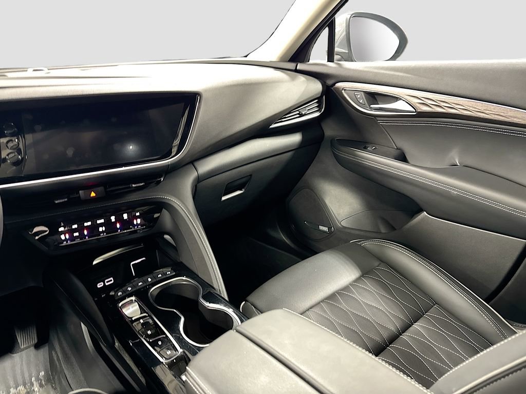 Used 2022 Buick Envision Avenir w/ Technology Package II image 23