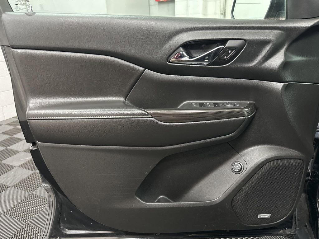 Used 2017 GMC Acadia SLT image 17