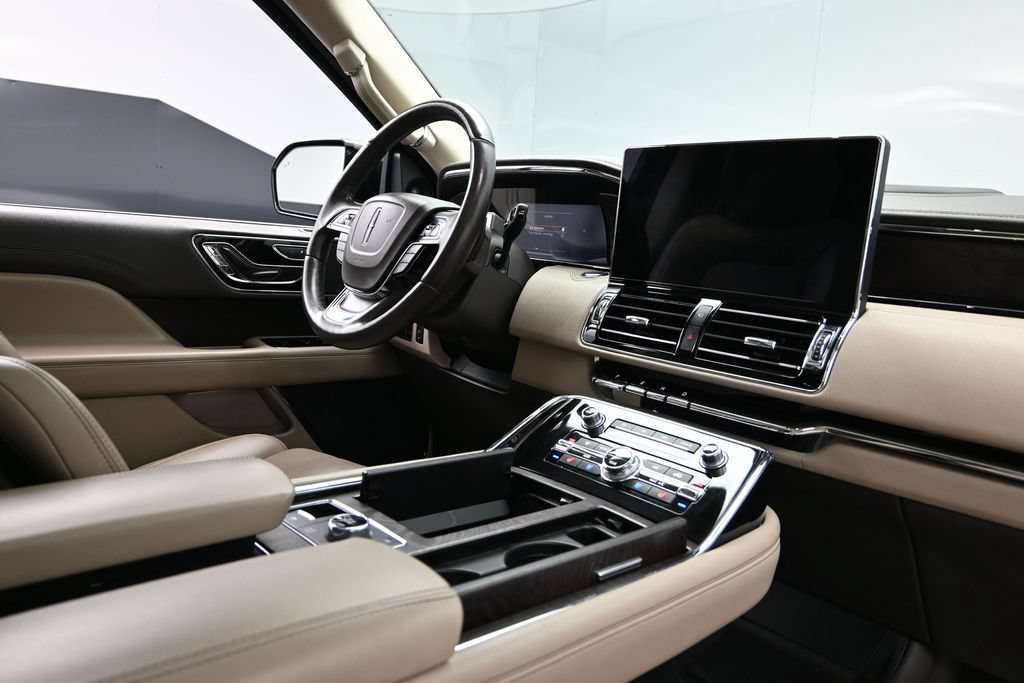 Used 2024 Lincoln Navigator Premiere AWD/4WD image 13