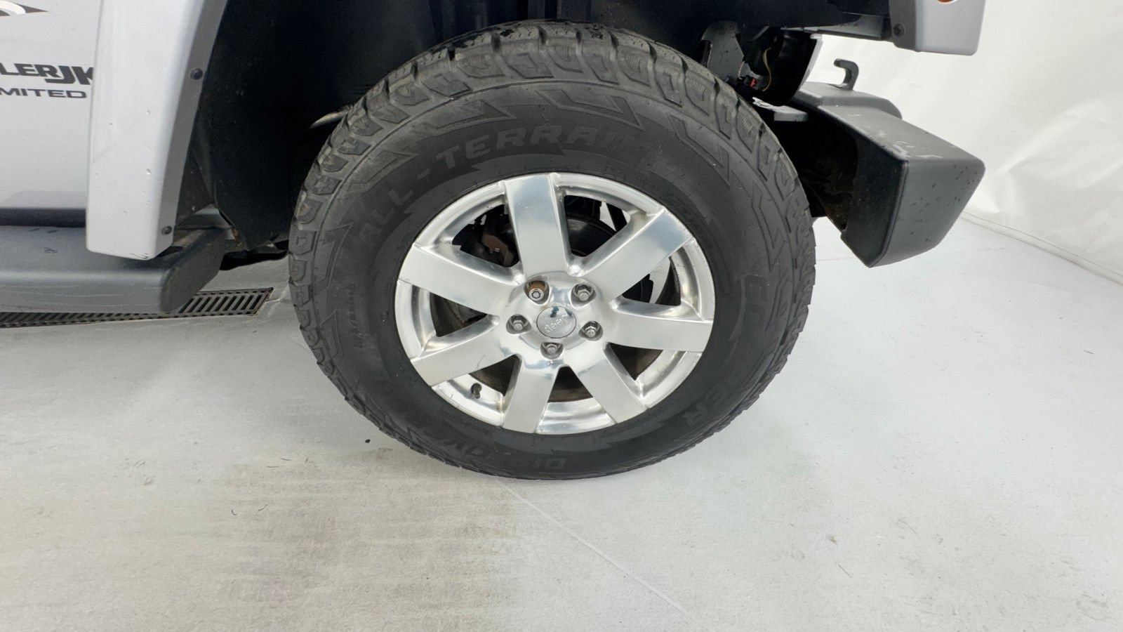 Used 2018 Jeep Wrangler Unlimited Sahara w/ Connectivity Group AWD/4WD image 9