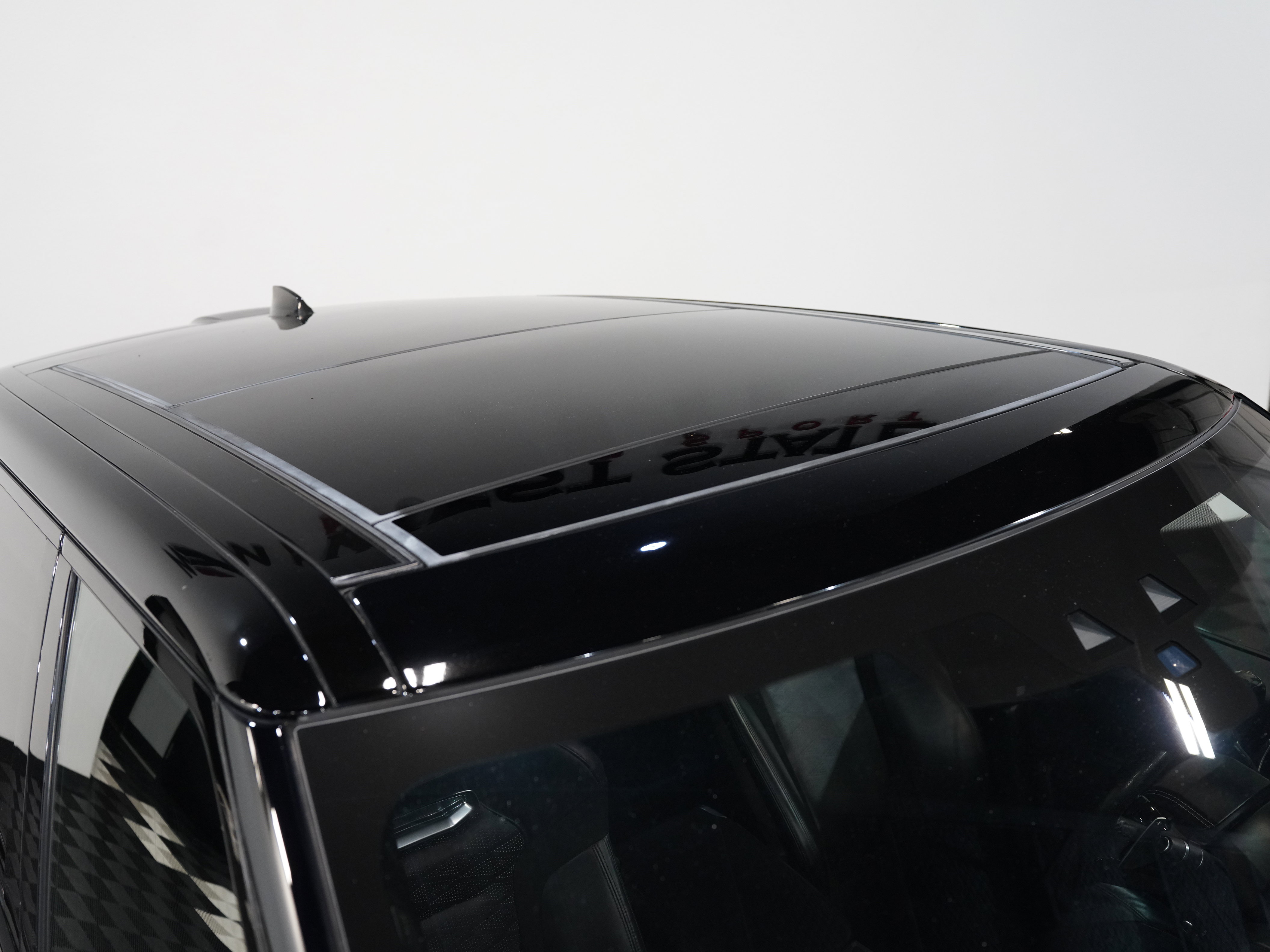 Used 2018 Land Rover Range Rover Sport SVR image 14