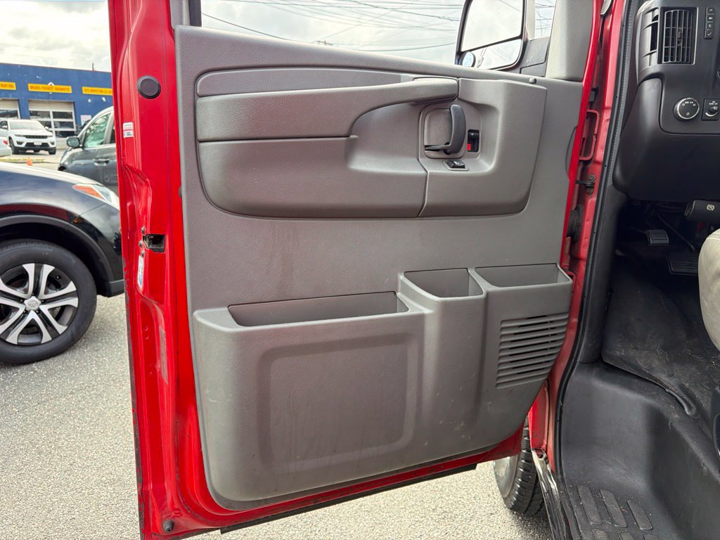 Used 2013 GMC Savana 3500 w/ Power Package RWD image 31