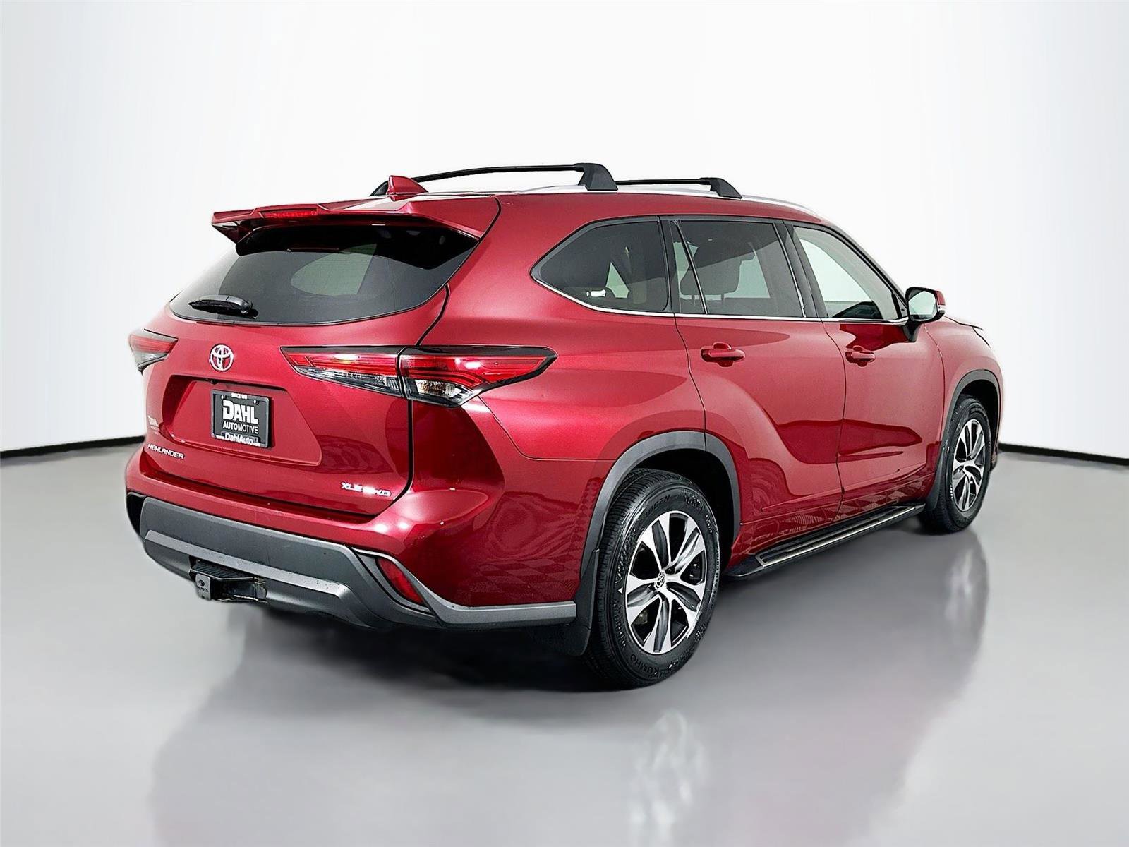 Certified 2021 Toyota Highlander XLE AWD/4WD image 13