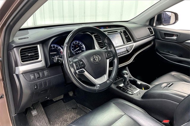 Used 2017 Toyota Highlander XLE image 17