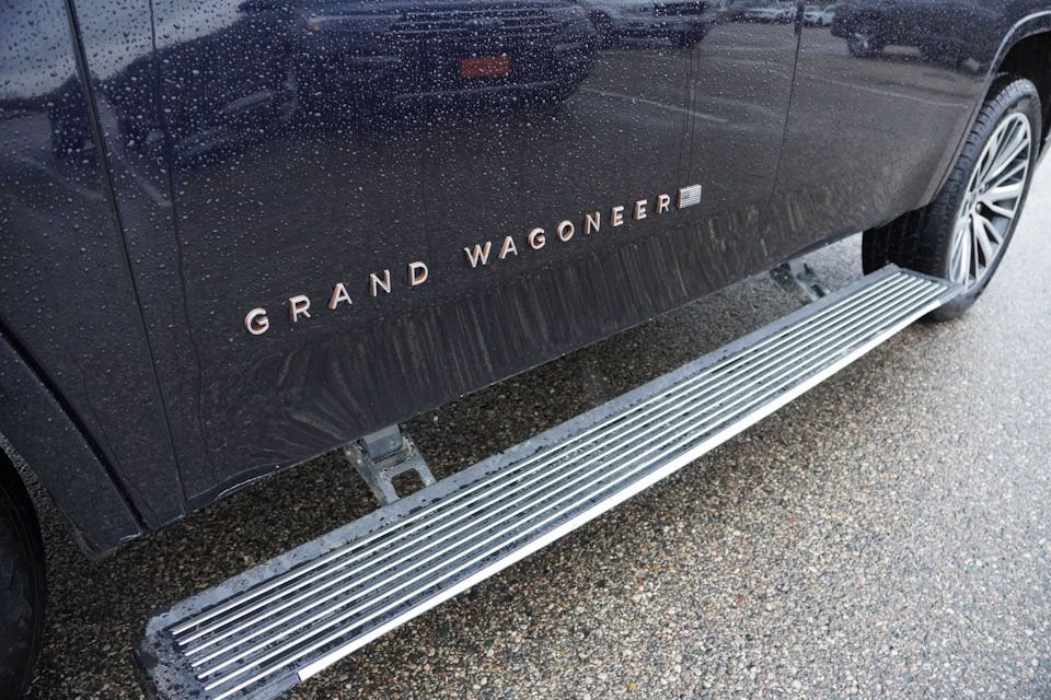 Used 2024 Jeep Grand Wagoneer Series III AWD/4WD image 14