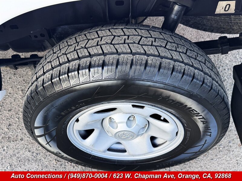 Used 2013 Toyota Tacoma PreRunner w/ SR5 Pkg RWD image 32